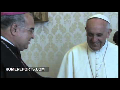 Francisco recibe el kit del peregrino de la JMJ Río 2013