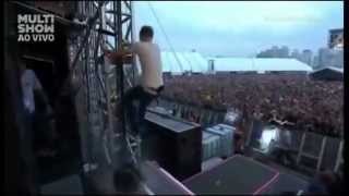 Kaiser Chiefs - I Predict a Riot - Lollapalooza Brazil 2013 (Ricky Wilson climbs the stage grids)