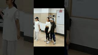 Moonbyul kissing hwasa neck🙈#moonbyul #mamamoo#solar #hwasa#wheein #moomoo#moonsun #kpop#illella