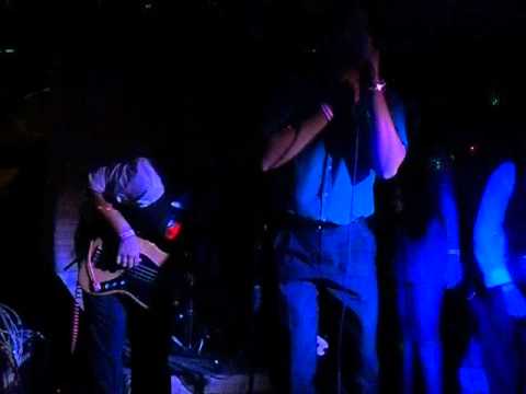 "Que tontos, que loucos" por Club Cabaret