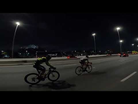 ATLETA JAPONÉS VOADOR BATÉ EM UMA BURACO E LEVA 3 COM ELE