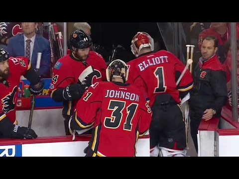 Elliott gets the hook after allowing early bad goal