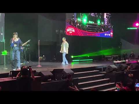 [FANCAM] 221126 AKDONG MUSICIAN (악뮤) - DINOSAUR in MANILA #AKMUinManila #악동뮤지션 #악뮤