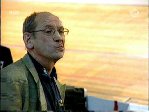 Official Worldhour Record behind Derny Matthe Pronk