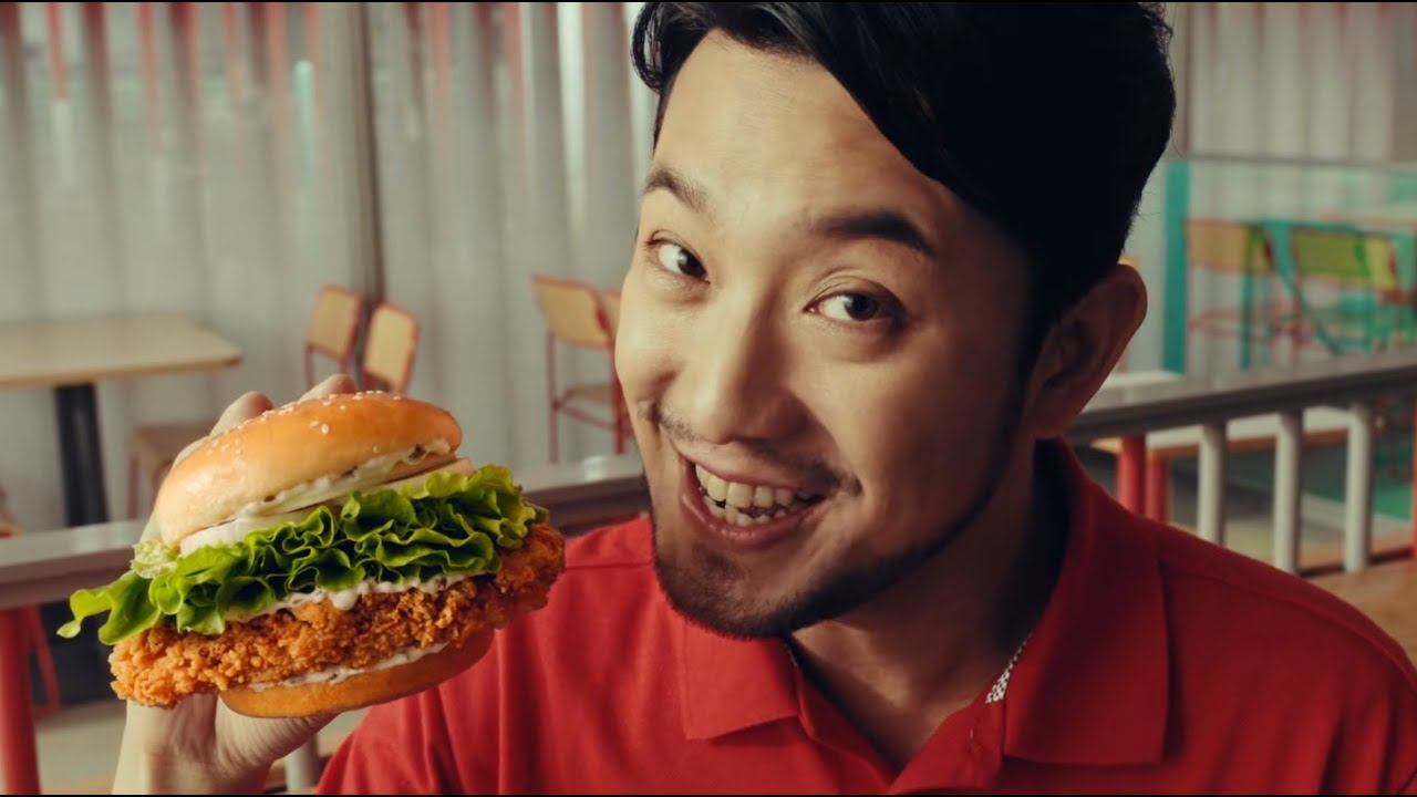 깔래야 깔 수 없는 무적의 치킨버거 #통다리크리스피치킨버거 (30s)