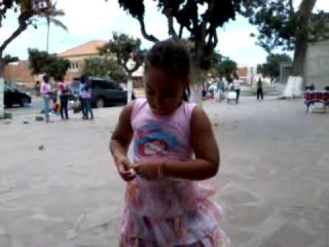 Fã da Canícia a dançar Yelelé