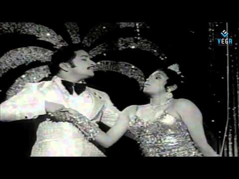 download lagu mp3 mp4 Oru Kadhal Devathai Iru Kangal Poomazhai, download lagu Oru Kadhal Devathai Iru Kangal Poomazhai gratis, unduh video klip Oru Kadhal Devathai Iru Kangal Poomazhai