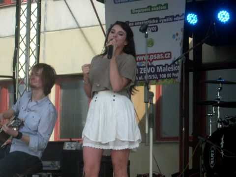 Ewa Farna - Měls mě vůbec rád (Praha - Malešice, 23.4.2011)