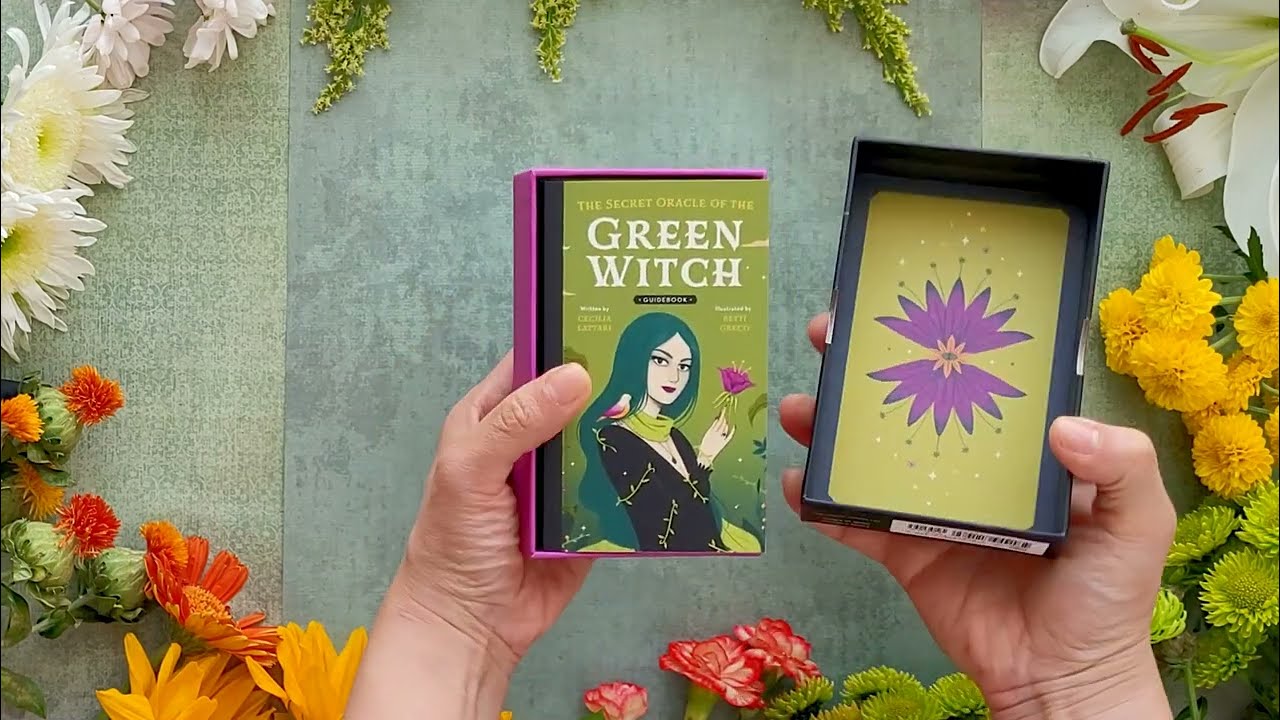 The Secret Oracle of the Green Witch 🍄 Unboxing + Flip Through
