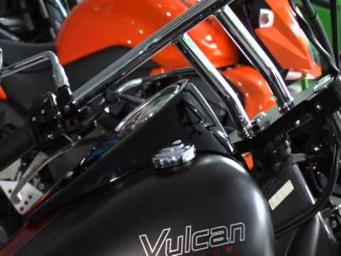 Thumbnail for Veja uma motocicleta estilo choopper, a Vulcan Custom 900cc