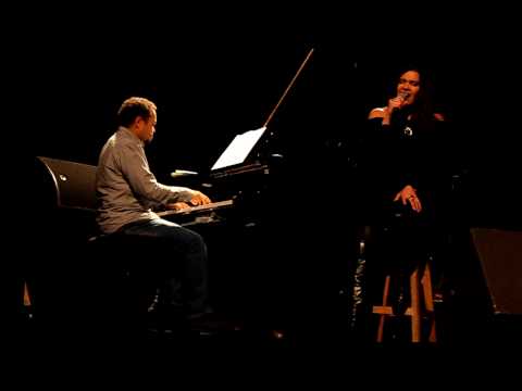 TANGORA ACCOMPAGNÉE DE MARIO CANONGE AU PIANO