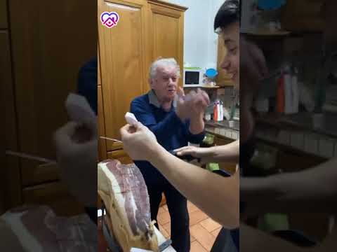 Italian grandpa yells at grandson as he doesn't know how to cut prosciutto😂#Shorts