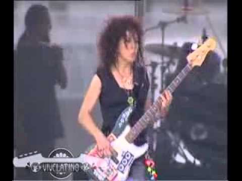 Presentación - Kumbia Queers en el Vive Latino 2010 - Chica de metal (cover Black Sabbath)