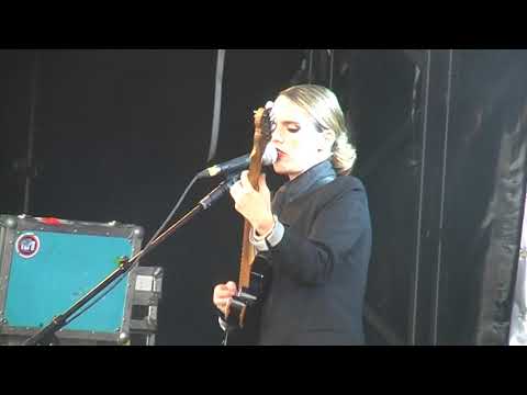 Anna Calvi - 'First We Kiss' (Live at EOTR 2012)