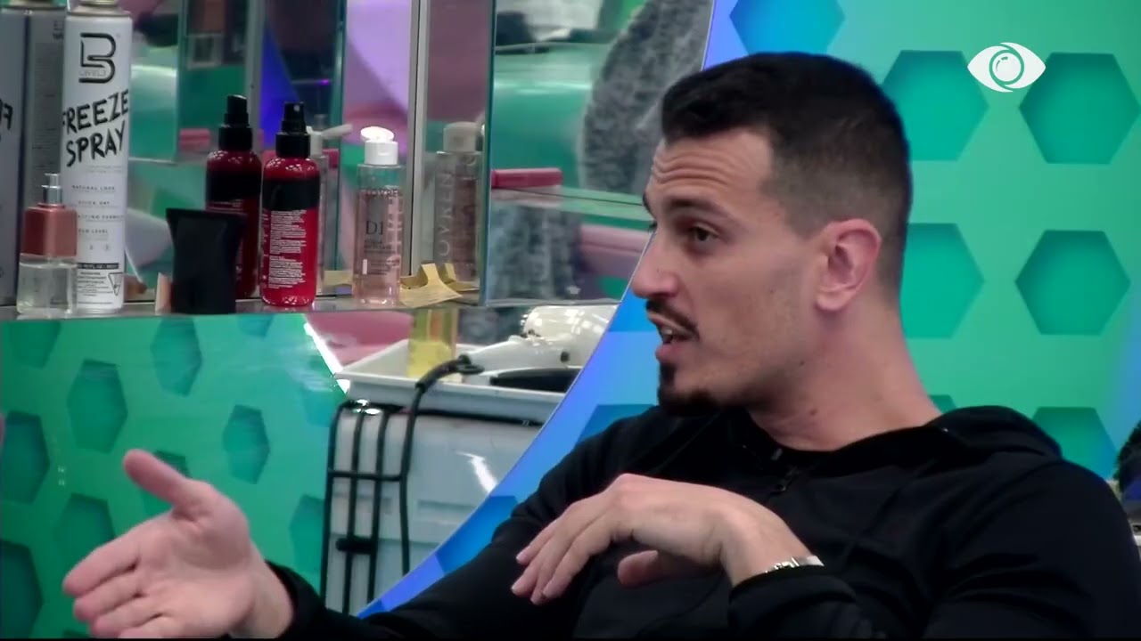 Ti nuk duhet të prekesh kur unë.../ Brikena diskuton me Mateon: Sa herë më flet dikush për ty...