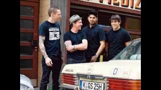 Billy Talent- Standing In The Rain (lyrics)