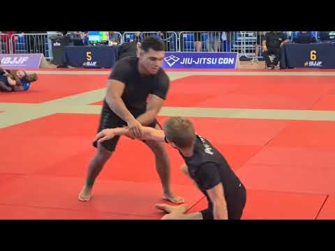 Seb vs geezer London open 2023 final black adult middle heavy