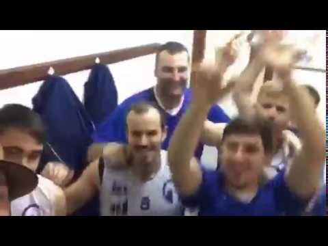 CELEBRACIÓN VESTUARIO CB VÉLEZ COPA ANDALUCÍA 2017