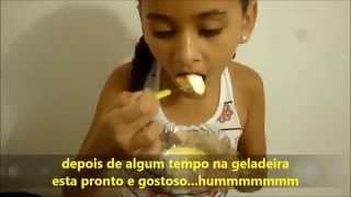 preview picture of video 'Cicy fazendo Maria-mole com mousse de maracujá'