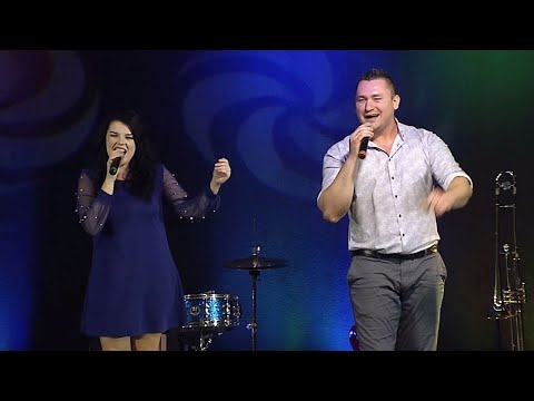 TREND - Víno a krásne ženy