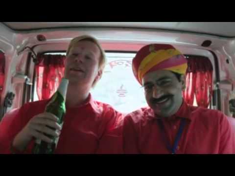 Johan Glans super till i Indien - sjunger "Stinky food"-sången