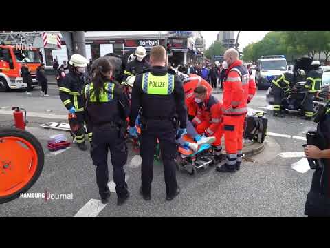 Hamburg Billstedt - Spektakulärer Unfall in der Billstedter Hauptstraße
