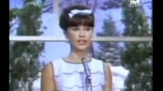 Astrud Gilberto - The Girl From Ipanema (from the movie, Get Yourself A College Girl - 1964)