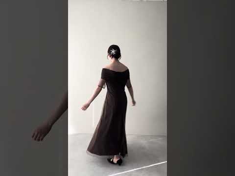 ブラウンのエクラパールオフショルドレス 動画