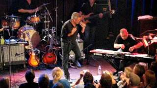 Taylor Hicks singing "I Live on a Battlefield" at Workplay Saturday