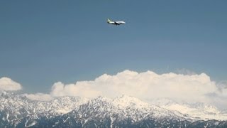 preview picture of video '[B737 & Tateyama Mountain Range] AIR DO B737-500 JA305K LANDING TOYAMA Airport 富山空港 2012.5.5'