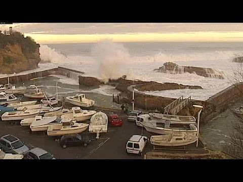 Riesenwellen sorgen in Südwesteuropa für Chaos