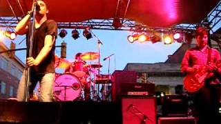 The Elms - Thom Daugherty being awesome, "I Am The World"