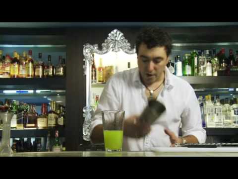How to make a Vodka based cocktail with MIDORI liqueur. "MIDORI Illusion"