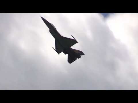 F-16 Fighting Falcon [Vertical Climb]