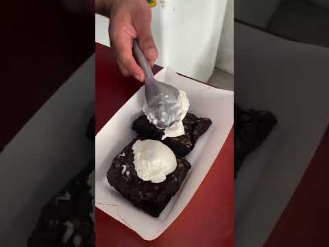Chocolate Fountain | Brownie With Ice Cream | Rohini | Delhi Food | Desserts #brownie #chocolate
