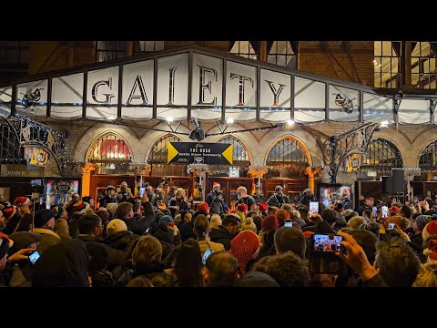 Thousands Sing Fairytale of New York ( The Pogues)  in Dublin with Glen Hansard
