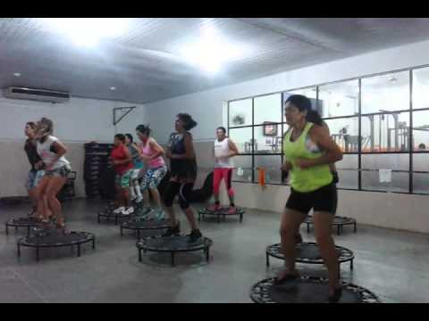 JUMP (Dekolê - Cláudia Leite)