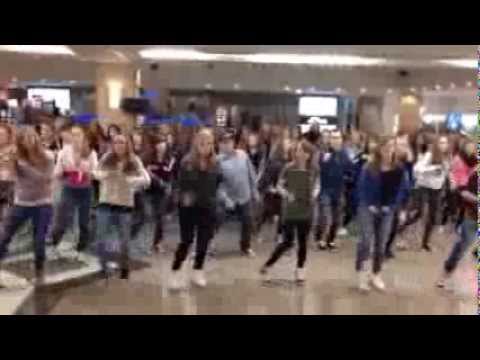Flashmob im RRZ - oder: Der etwas andere Hochzeitsantrag!!