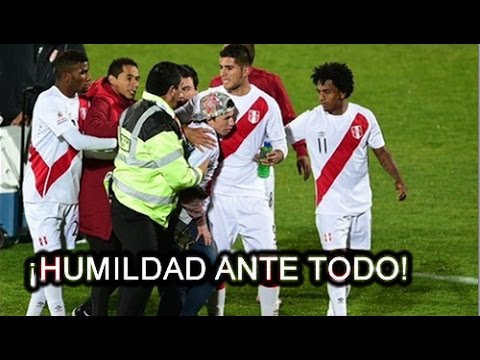 La Humildad ante Todo Carlos Zambrano Defiende a Hincha Peruano que se Metió al Campo Perú Venezuela