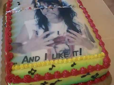download lagu mp3 mp4 Alice Cooper Birthday Cake, download lagu Alice Cooper Birthday Cake gratis, unduh video klip Alice Cooper Birthday Cake
