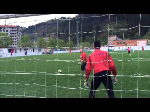 Adrian Larrinaga Erregionalen taldeko atezaina entrenamenduan