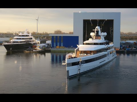 Feadship’s Lady S and Symphony swapping places