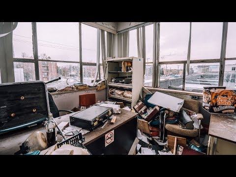 Abandoned Strip Mall - TimeCapsule Lawyers Office FOUND