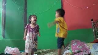 preview picture of video 'Loncat2!! Bujang dan Gadi asik bermain...'