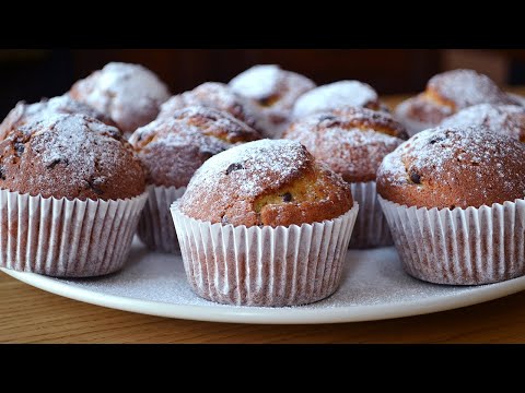 Very quick muffins with banana and chocolate! Simple and delicious recipe!