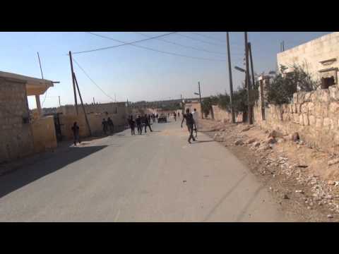 انتشار مقاتلي لواء أحباب الله داخل قرية كفرجوم وتمشيطها  من قوات النظام  بعد السيطرة عليها