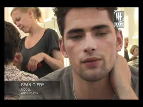 Sean O'pry: Versace's Backstage (SpringSummer 2010)