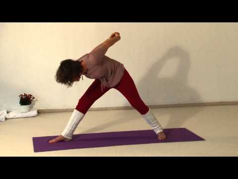 Yogastunde mit Variationen Heldenstellung - 20 Minuten Yoga für Mittelstufe und Fortgeschrittene