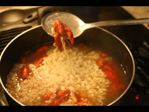 Making Crayfish ramen noodles!!!