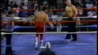 preview picture of video 'WWC: Huracán Castillo jr. vs. Super Black Ninja (1988)'